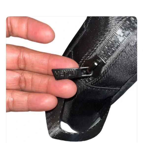 NWOT Official UFC toiletry bag - Picture 5 of 9